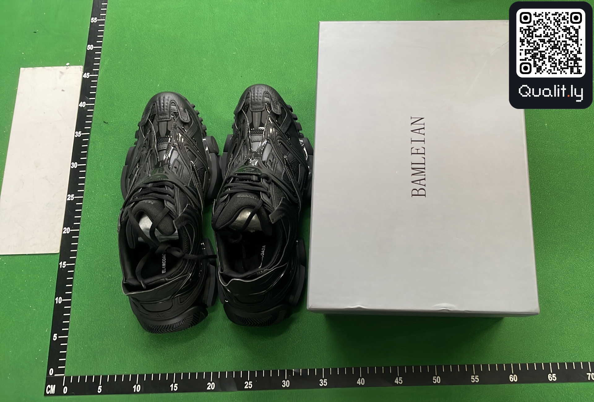 Sneakers — QC-foto 1 av 6