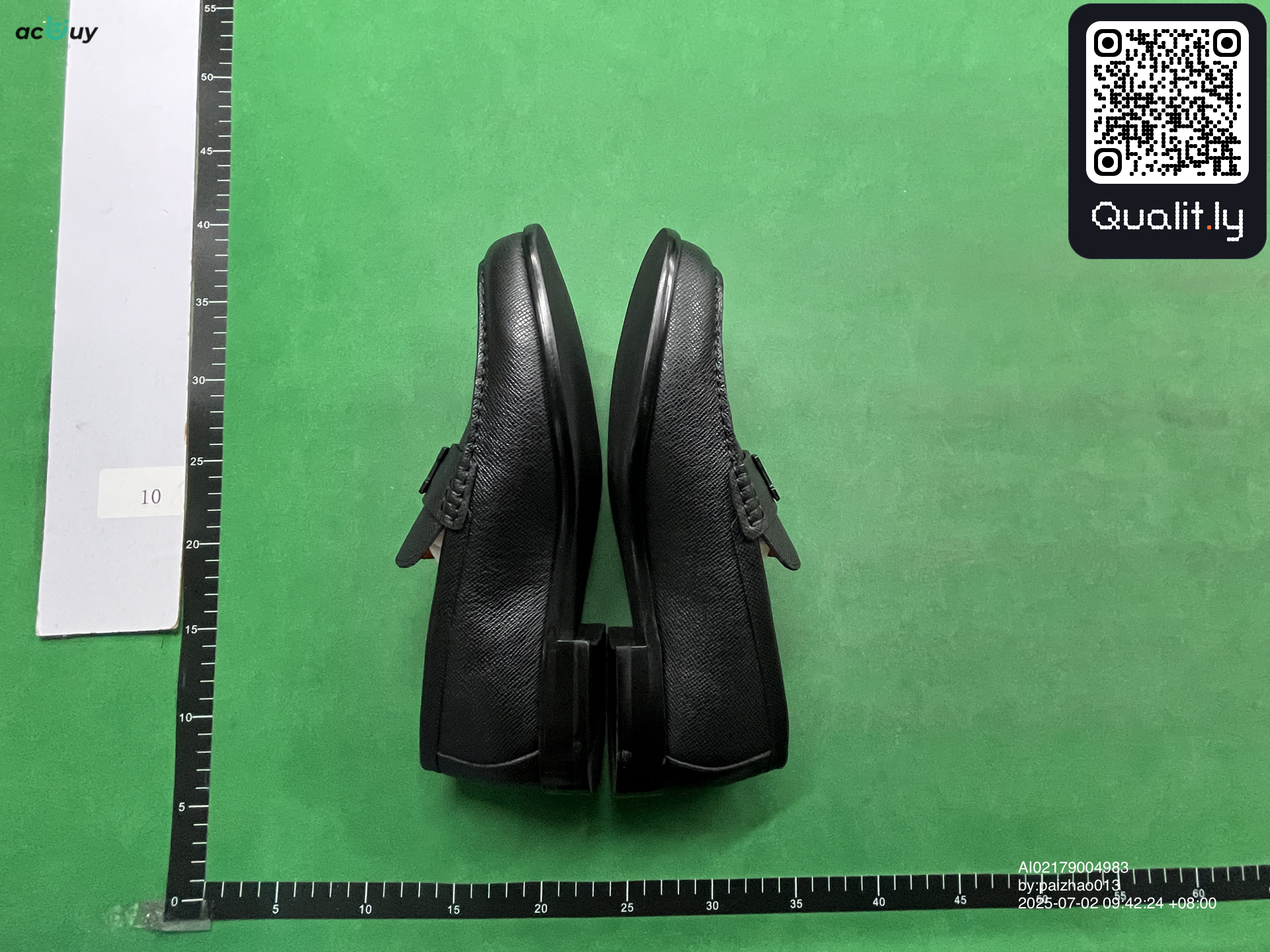 Sneakers QC photo 3 of 10