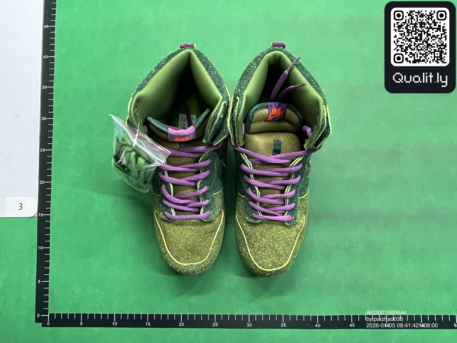 Sneaker — QC-Foto 1 von 42