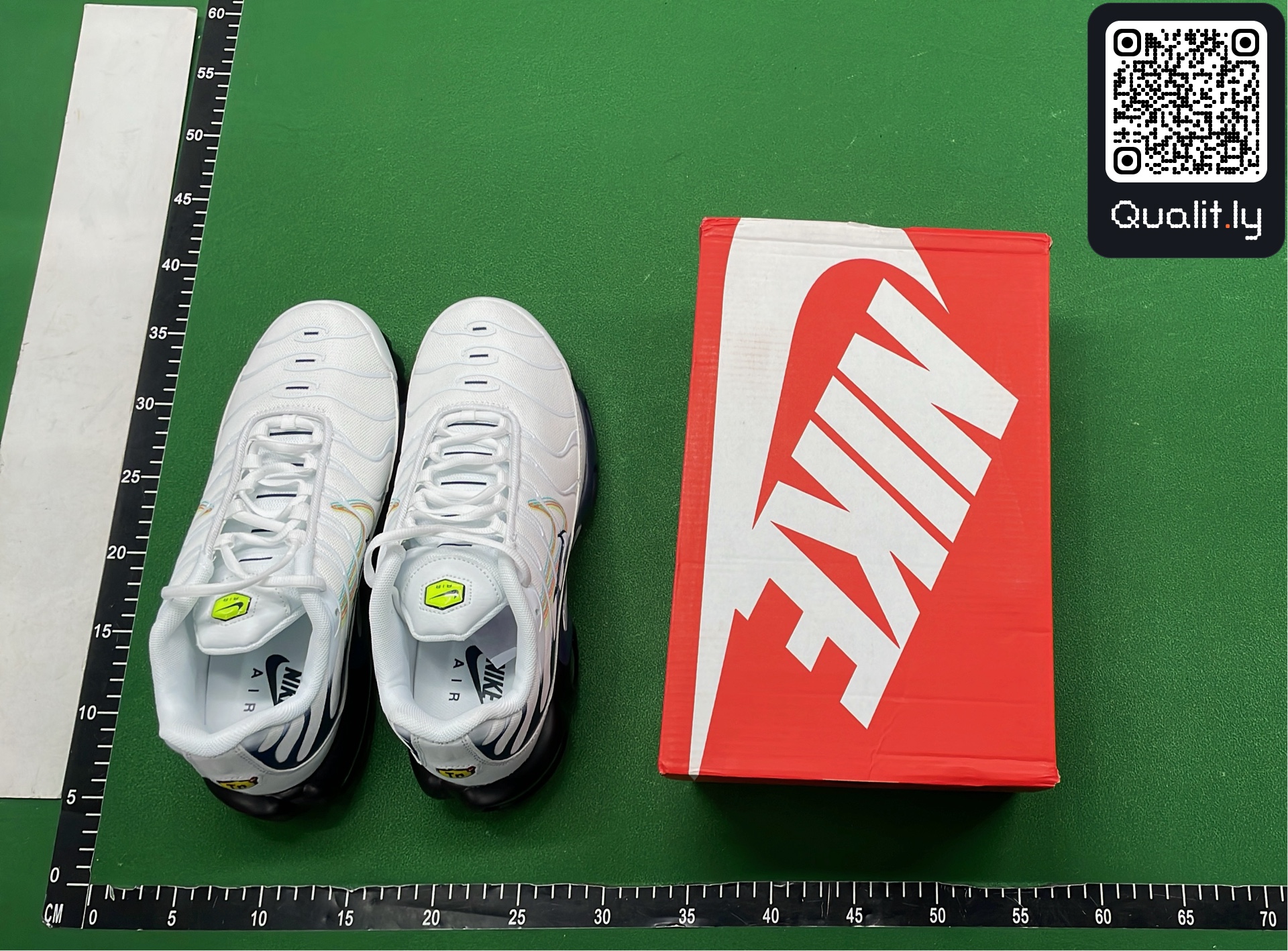 Sneakers QC photo 1 of 6