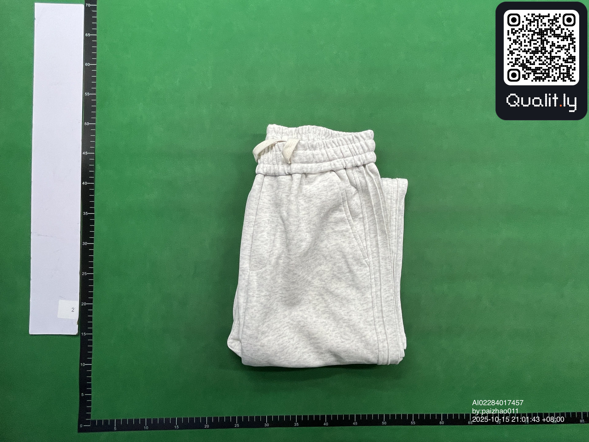 Pantaloni — fotografie QC 1 din 4