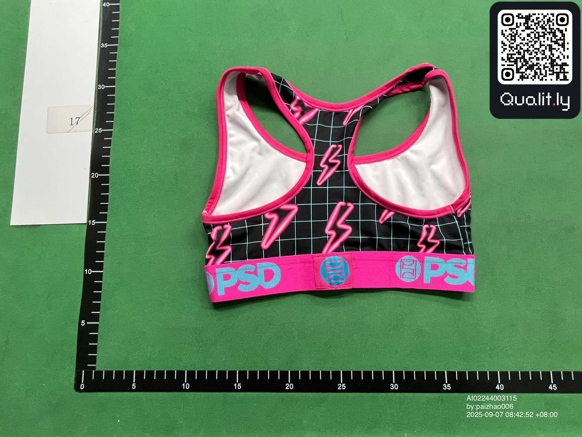Shorts QC photo 2 of 26