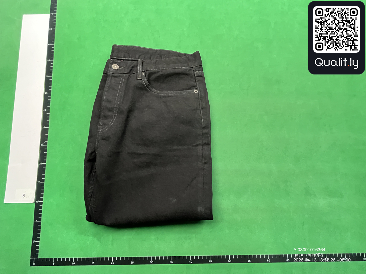 Jeansy — zdjęcie QC 1 z 8