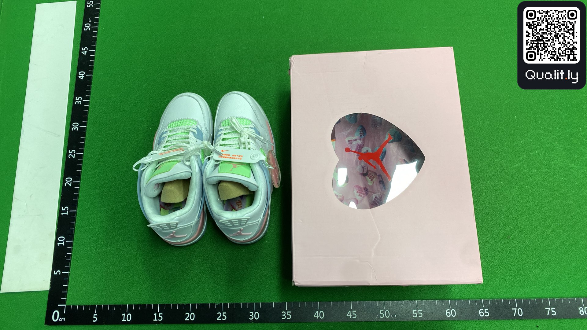 Sneakers QC photo 1 of 6