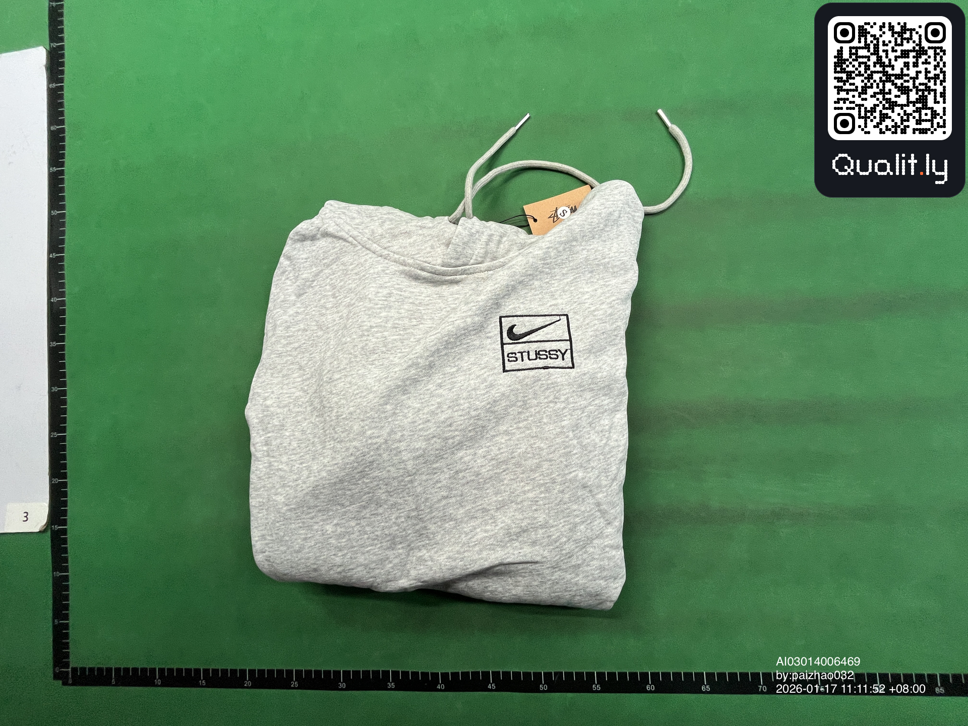 Hoodie — QC-Foto 1 von 10