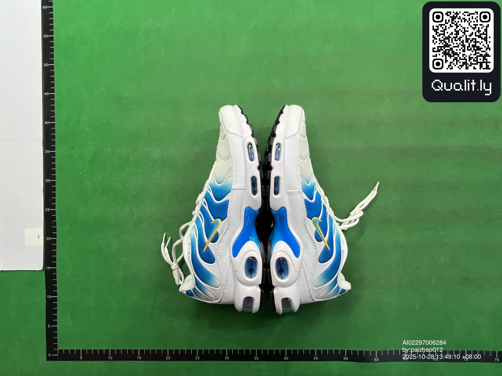 Sneakers QC photo 2 of 46