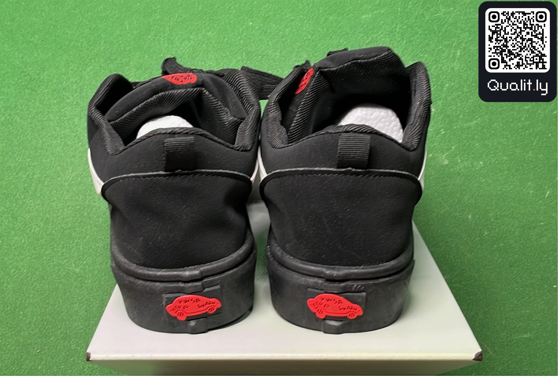 Sneakers — foto QC 3 di 95