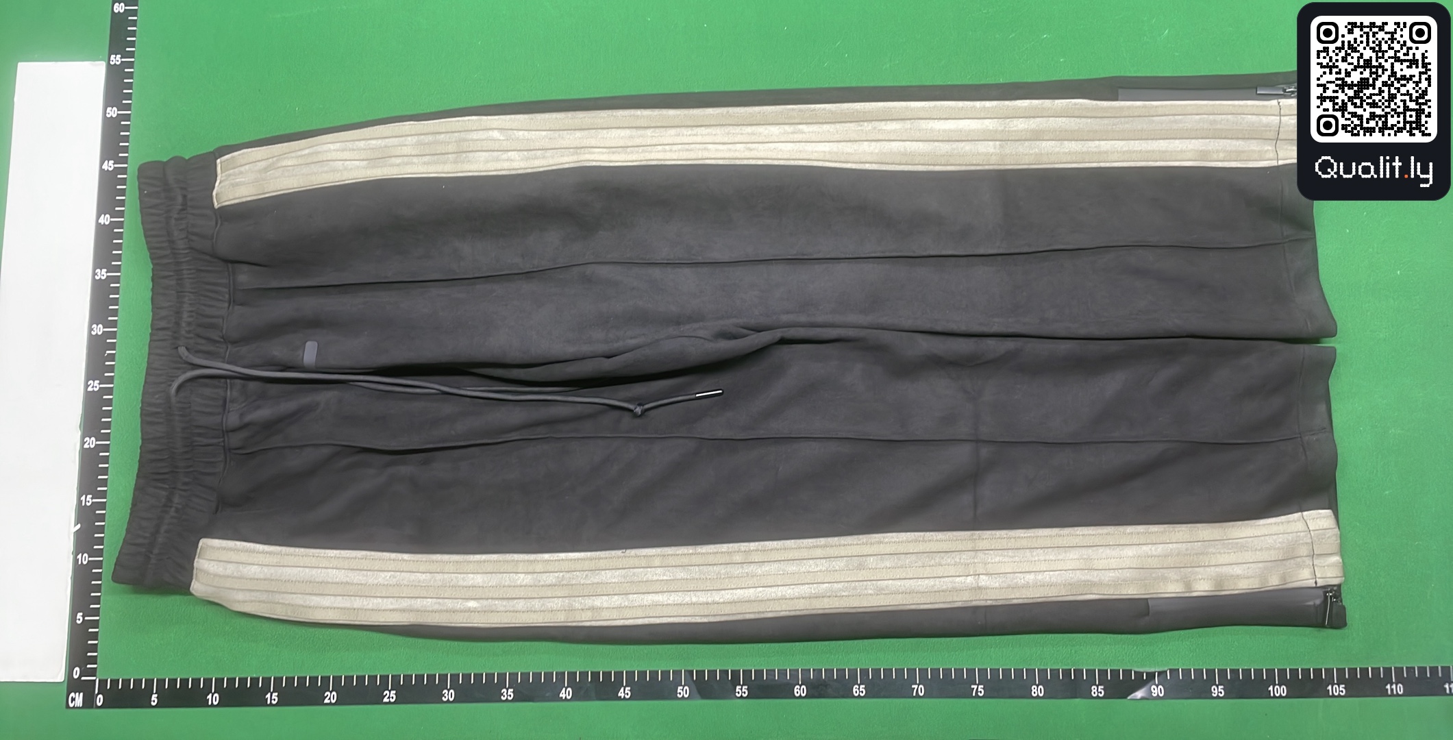 Pantaloni — foto QC 2 di 8