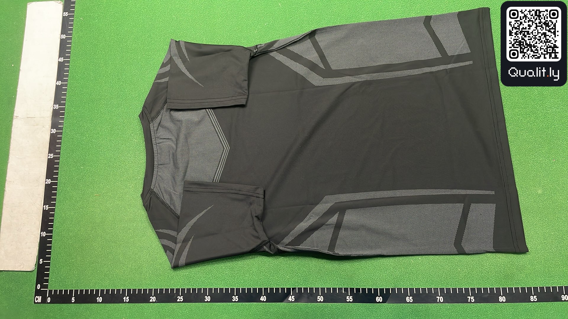 T-shirt — foto QC 3 de 8