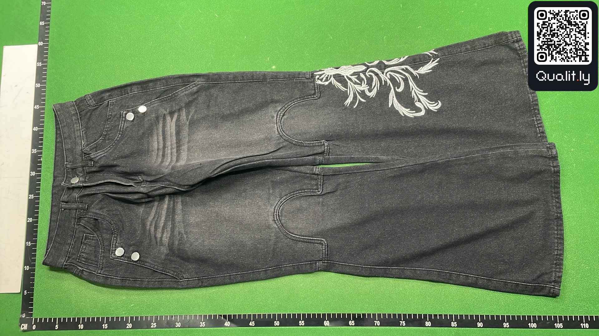 Jeansy — zdjęcie QC 2 z 4