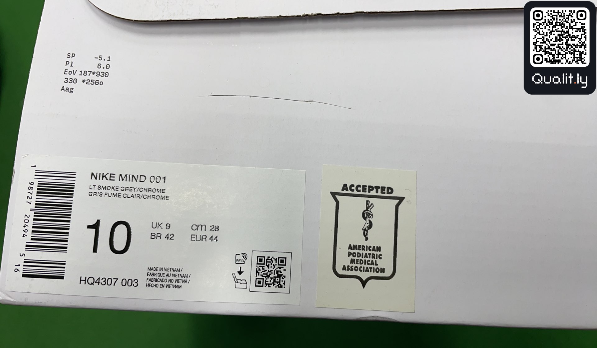 Claquettes — photo QC 2 sur 273