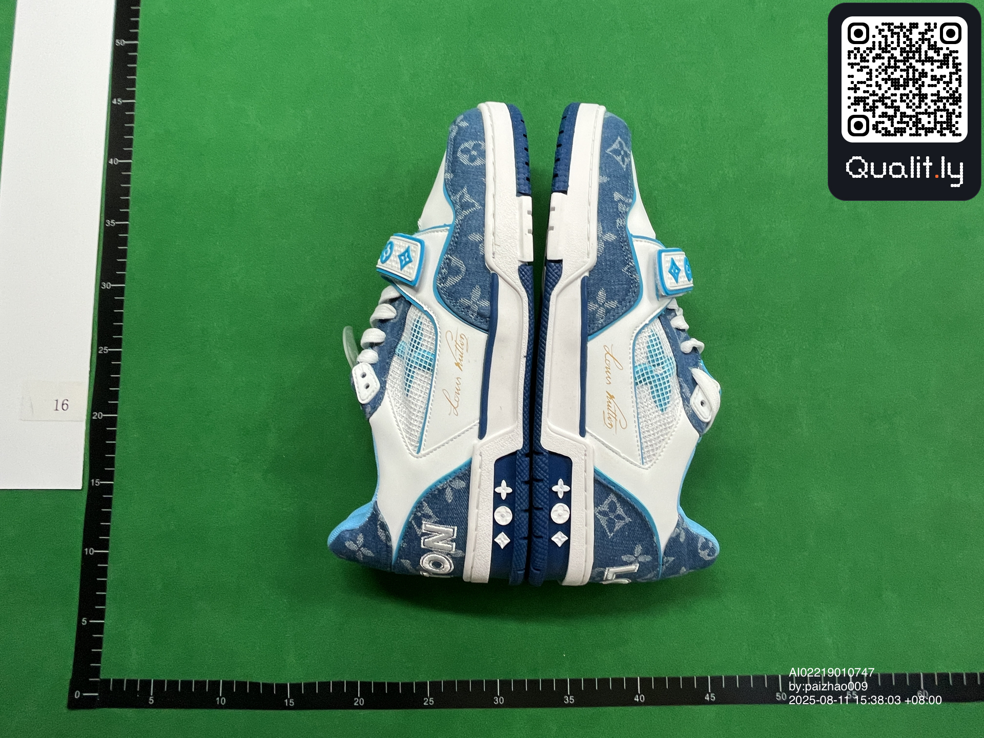 Sneakers QC photo 2 of 62