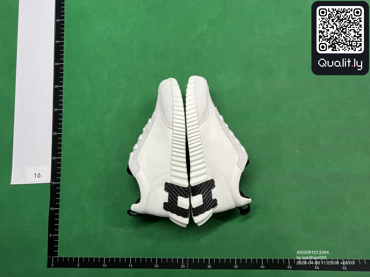 Sneakers QC photo 1 of 48
