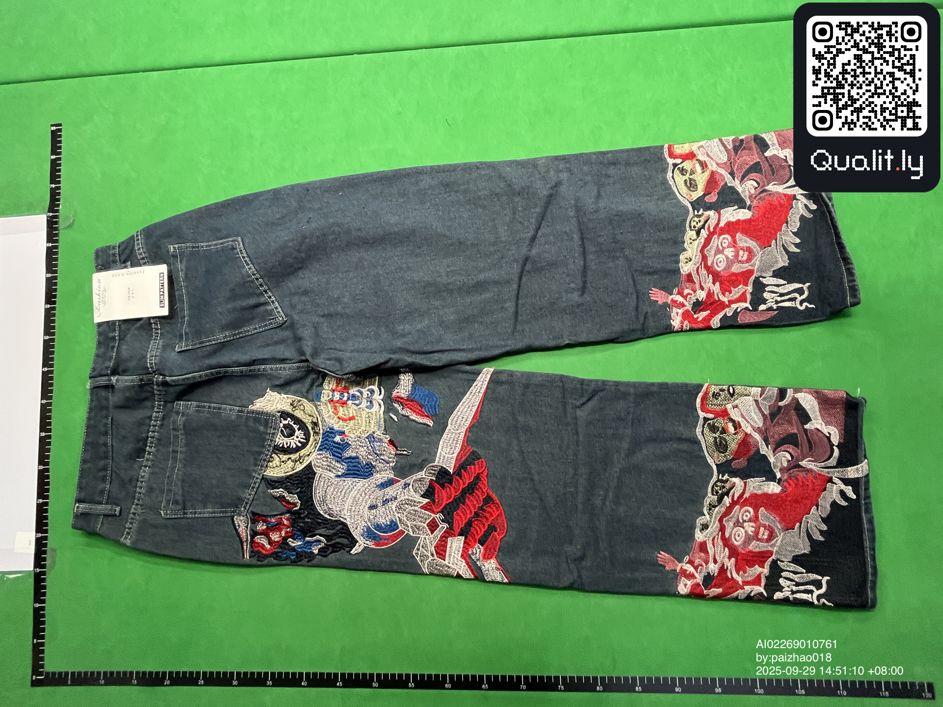Jeans — foto QC 2 di 4