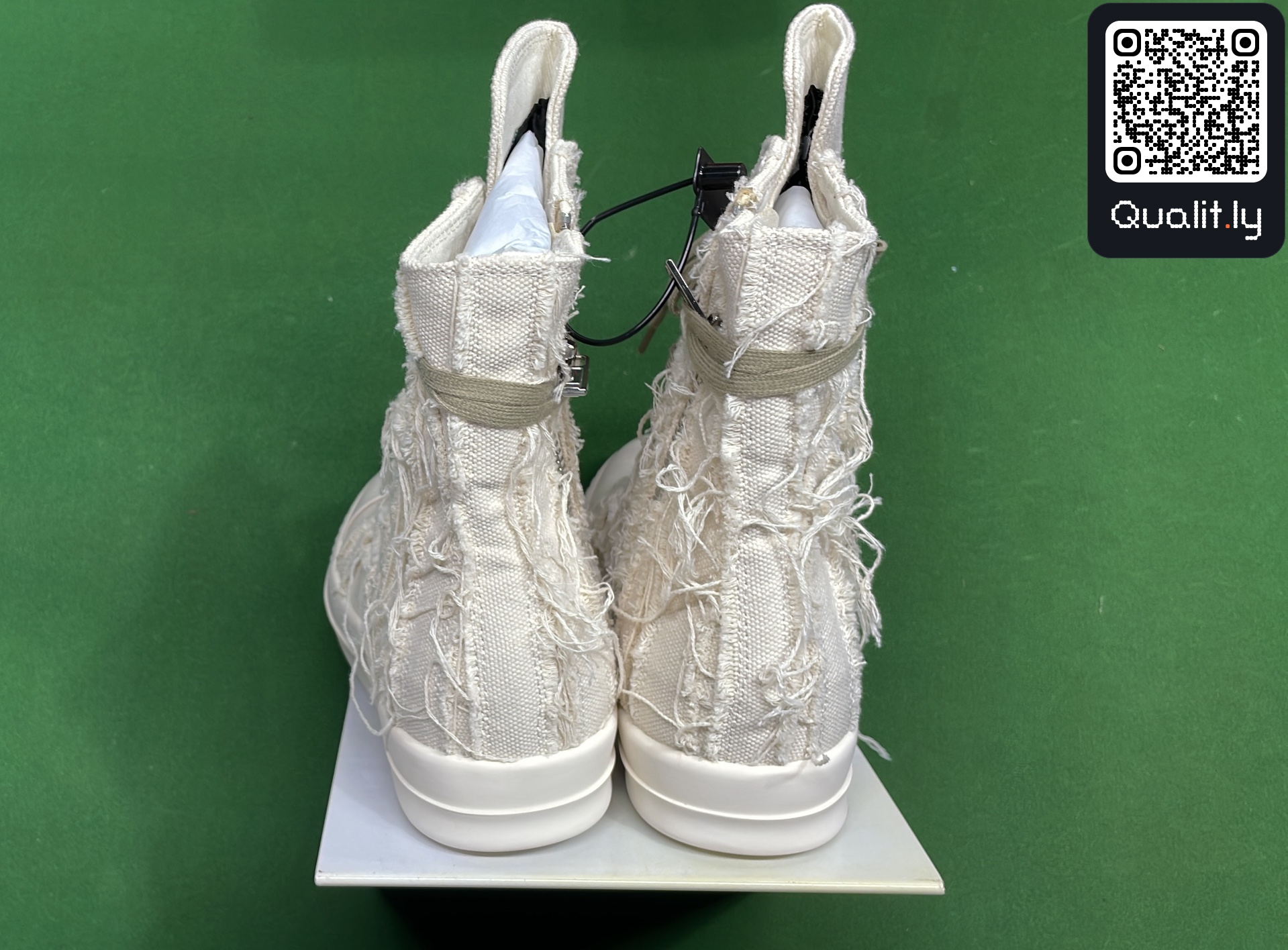 Sneakers QC photo 3 of 16