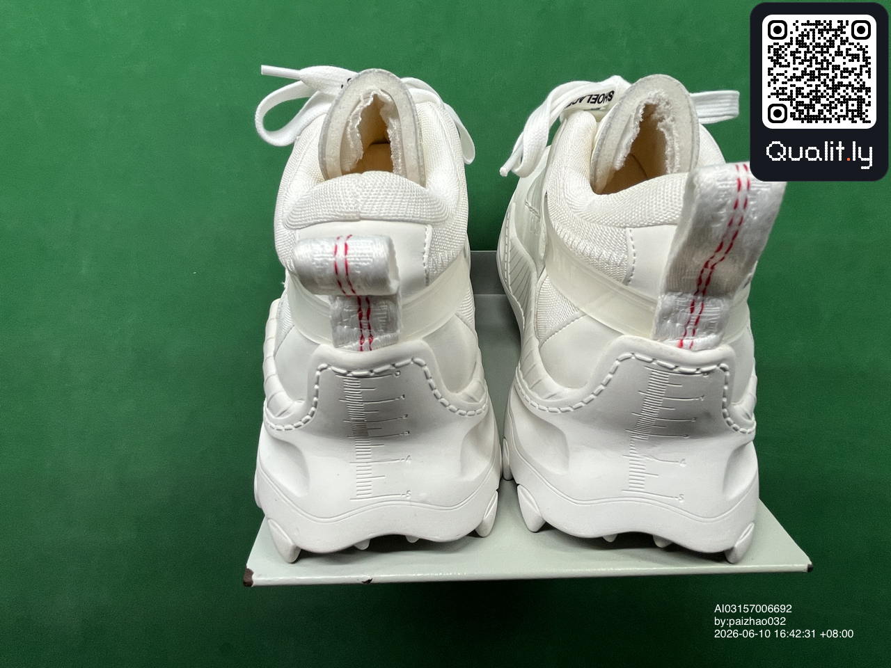 Sneakers — QC-foto 3 van 22