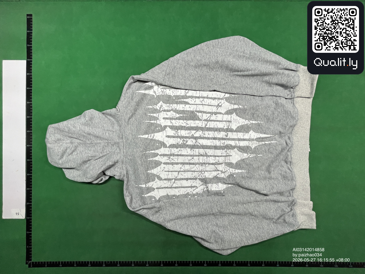 Sweat — photo QC 2 sur 4