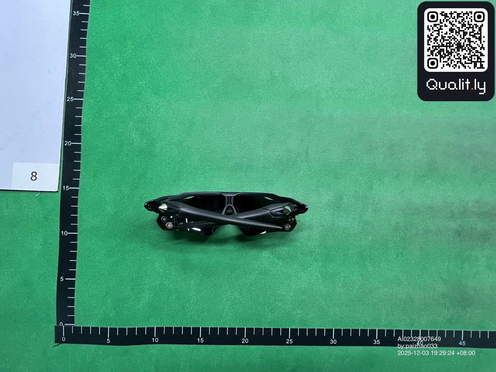 Sunglasses QC photo 2 of 6