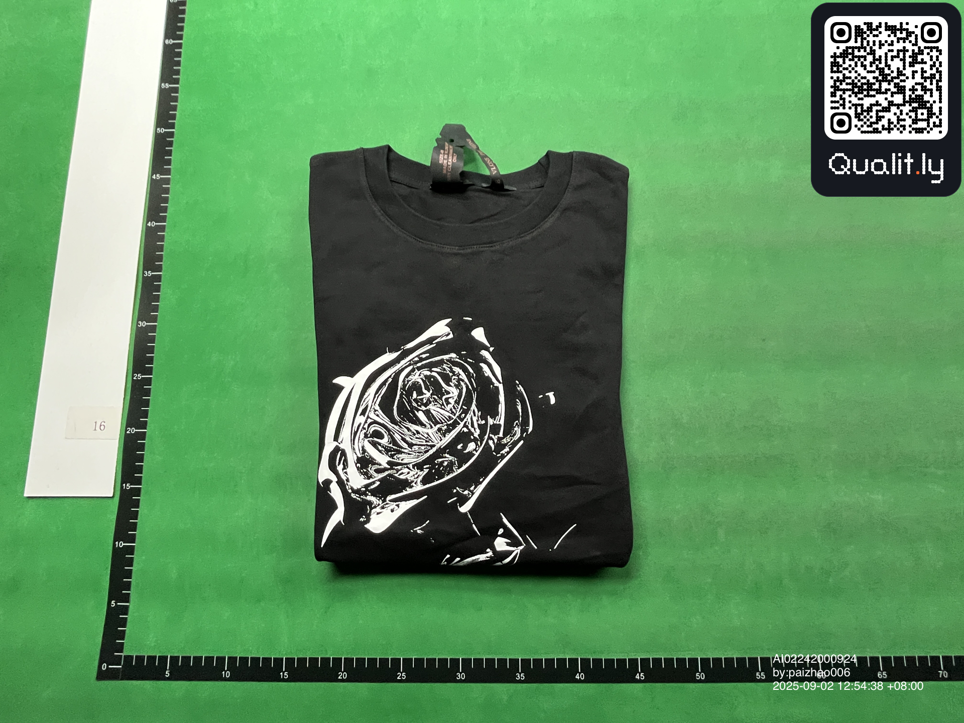 T-shirt — foto QC 1 di 16