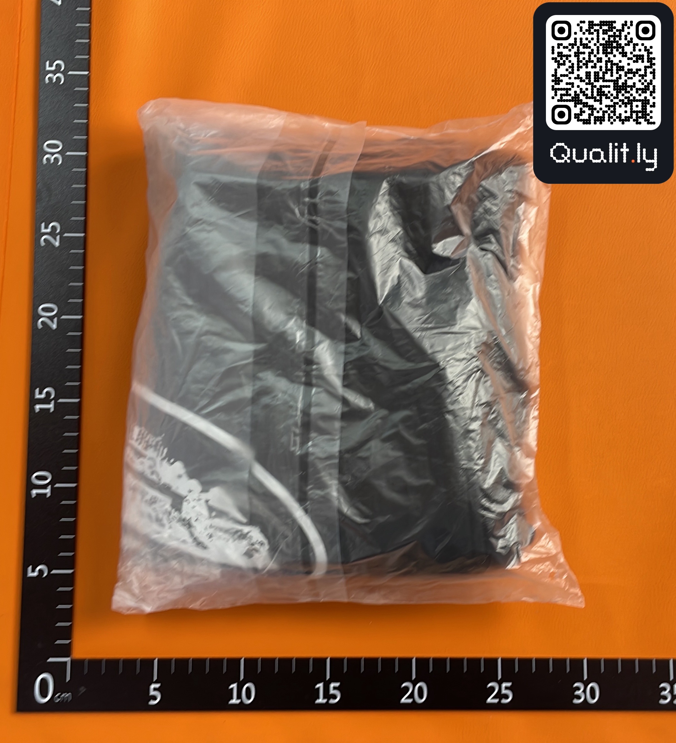 Hoodie — QC-Foto 1 von 32