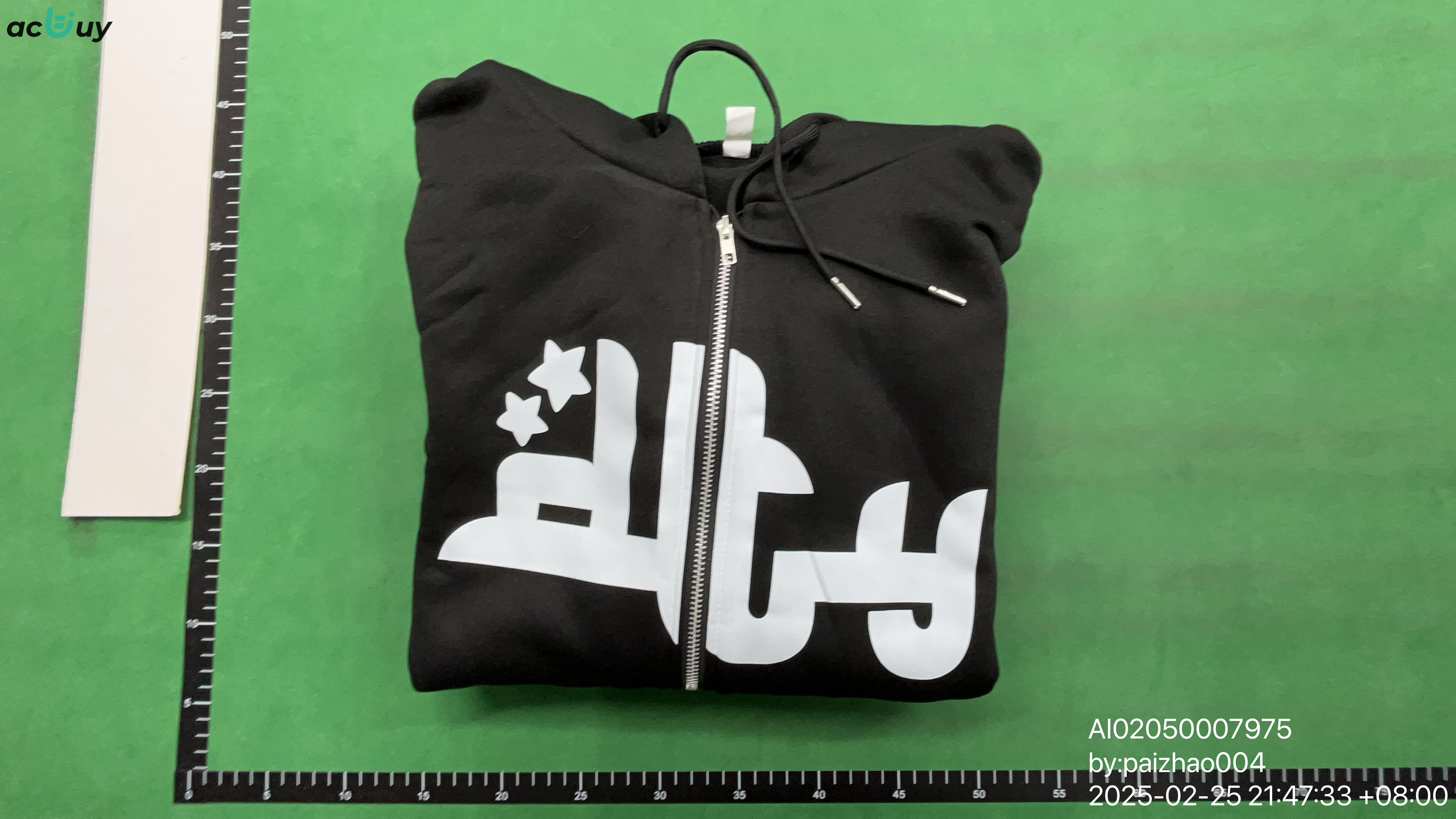 Hoodie — QC-Foto 1 von 16