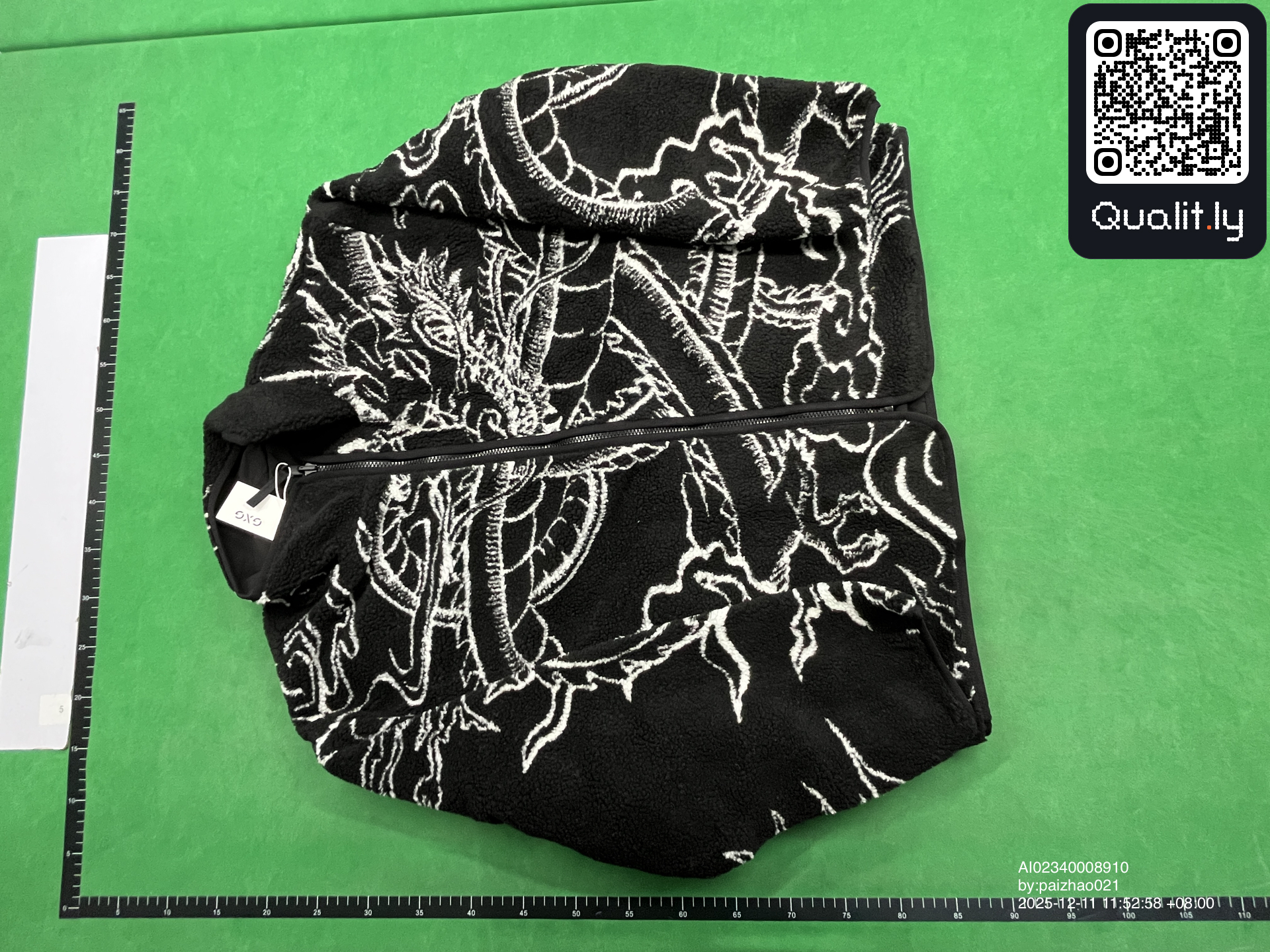 Jacket QC photo 3 of 8