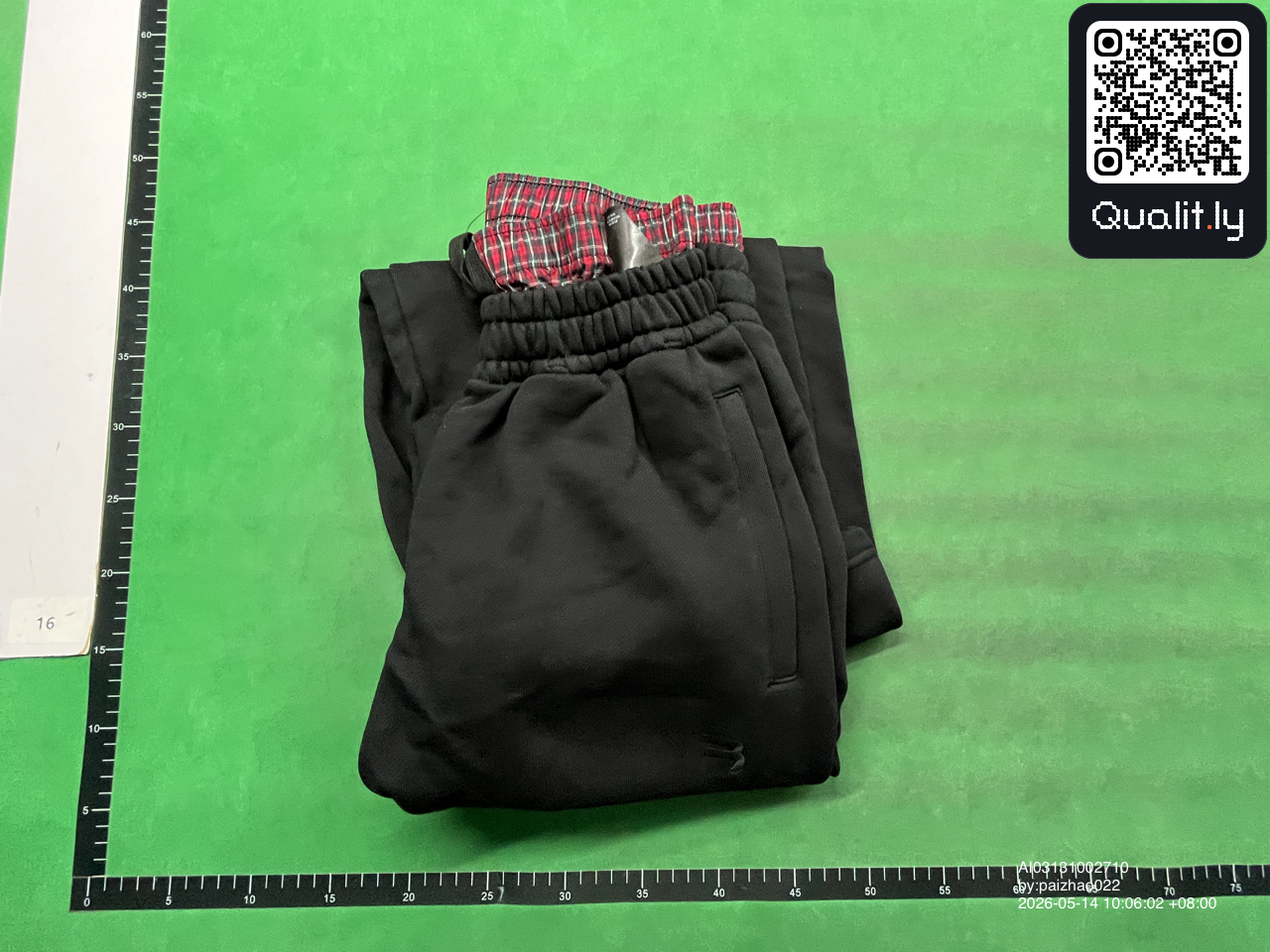 Pantaloni — foto QC 1 di 4