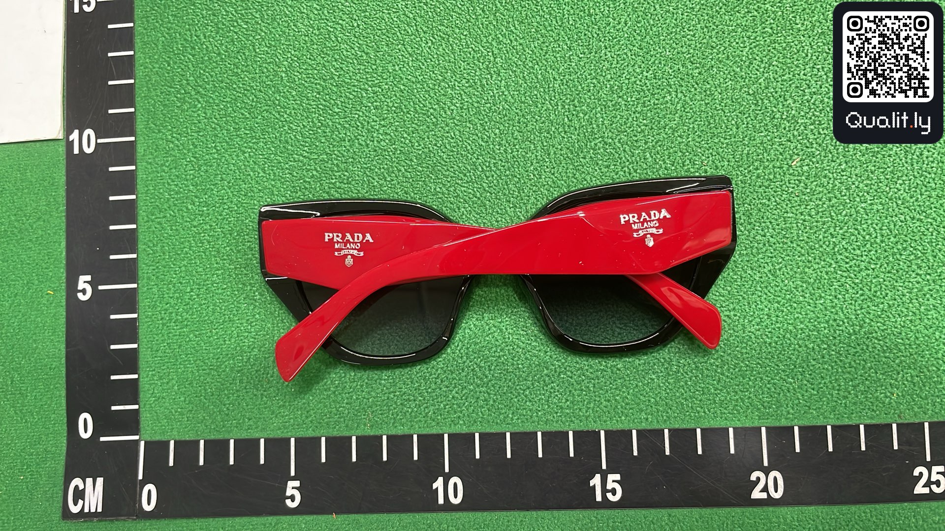 Okulary przeciwsłoneczne — zdjęcie QC 2 z 3