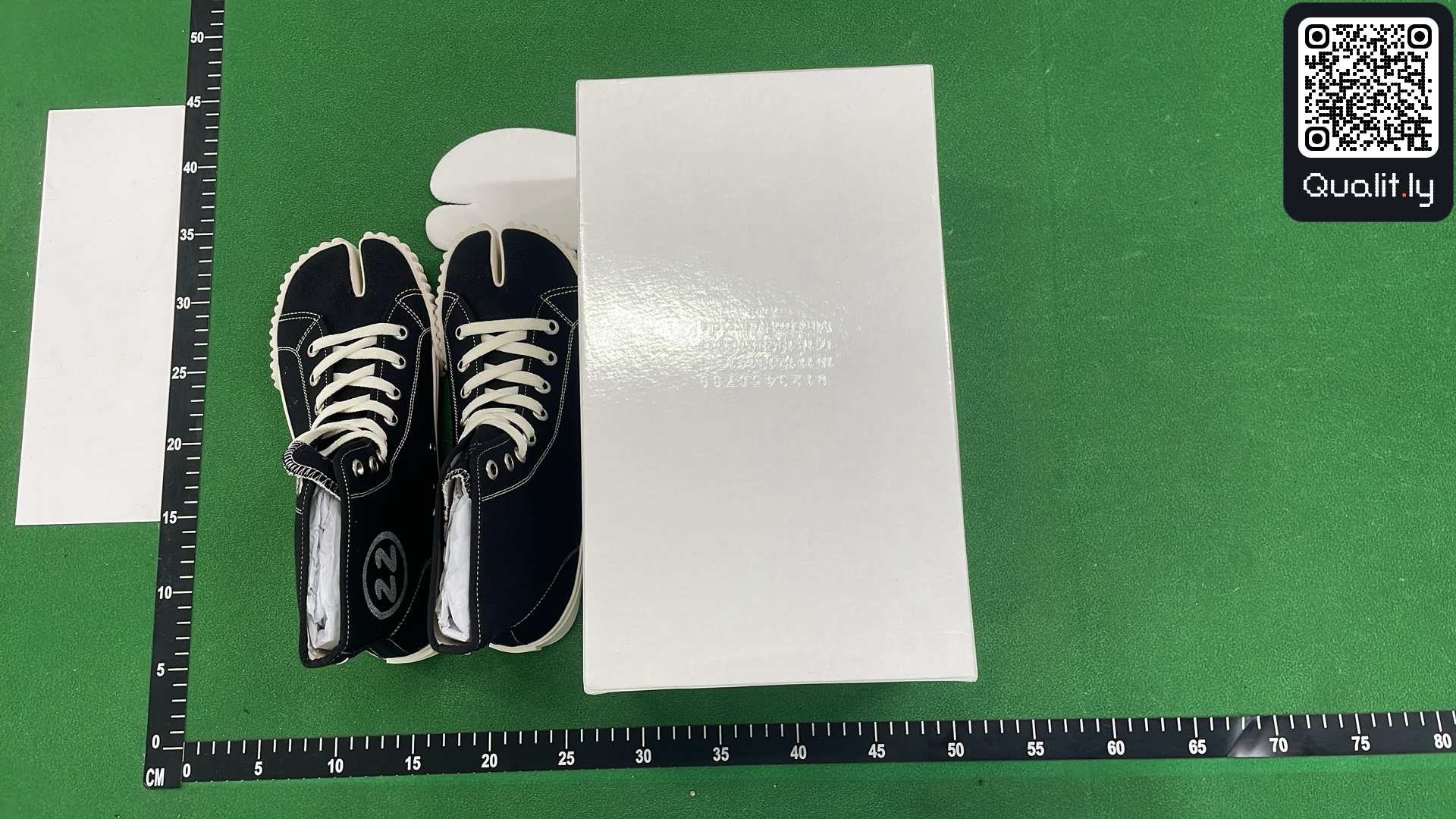Sneakers QC photo 1 of 12