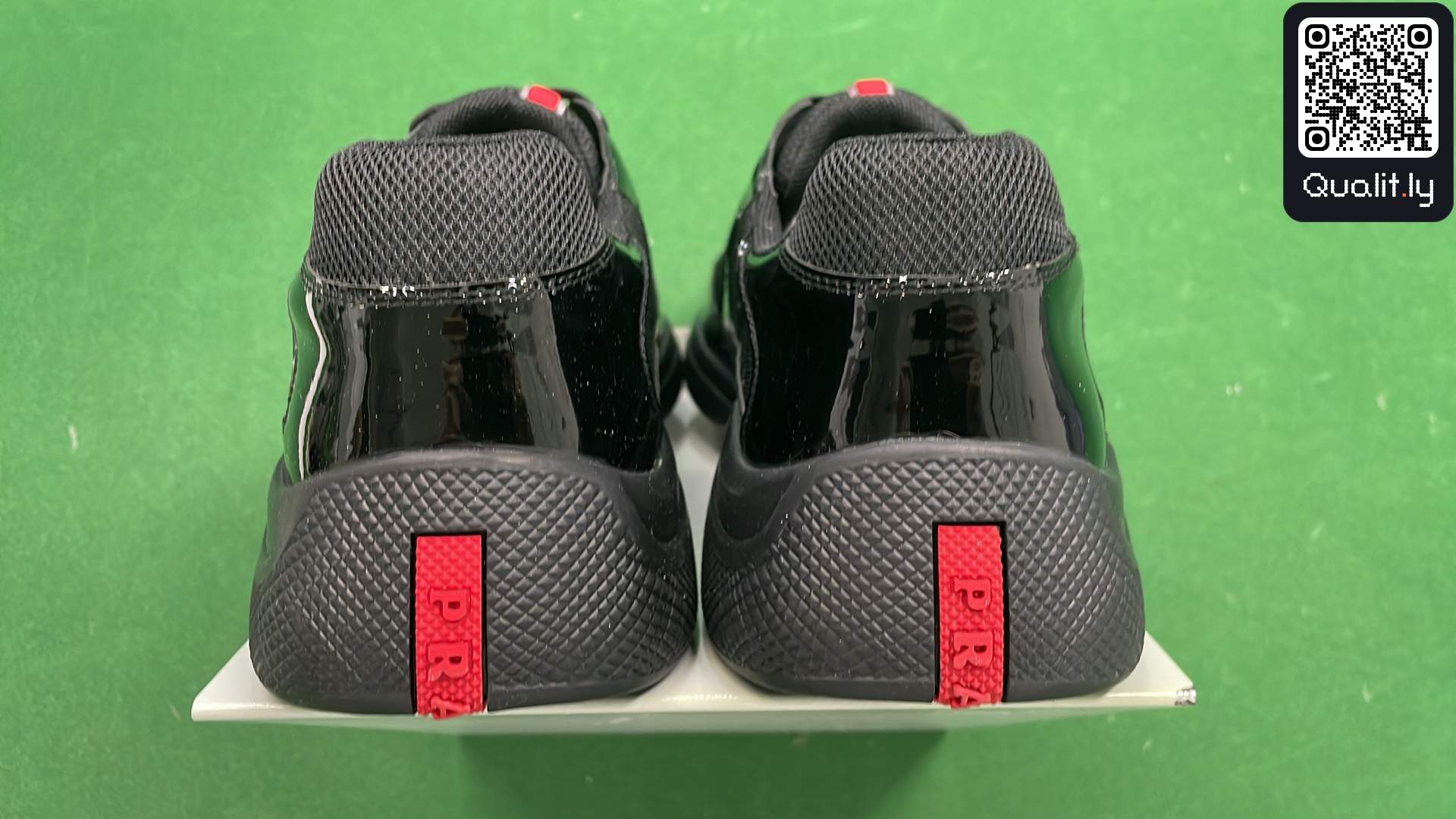 Sneakers QC photo 3 of 120