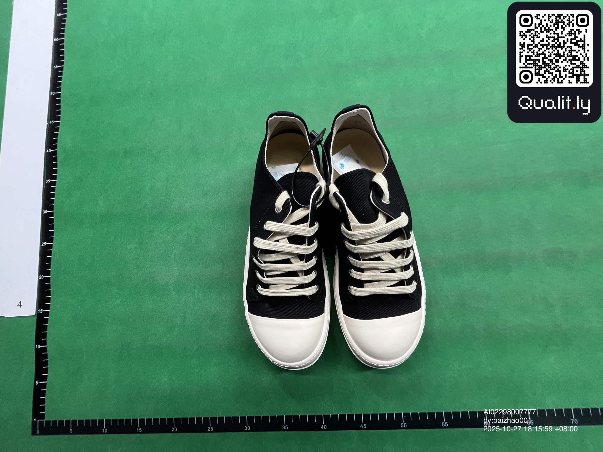Sneakers — foto QC 1 di 48