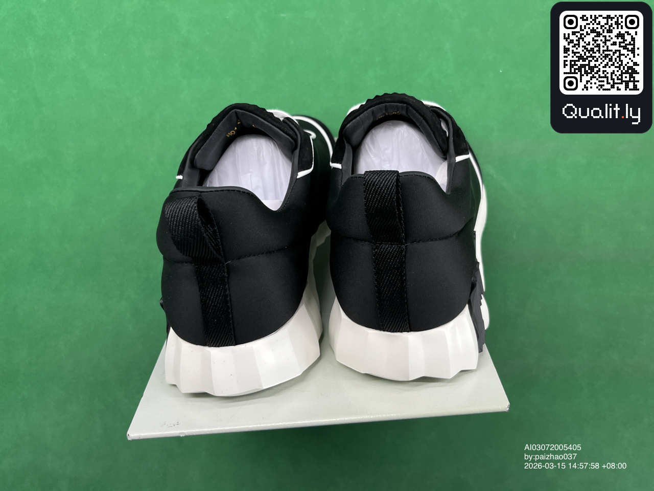 Sneakers QC photo 1 of 52