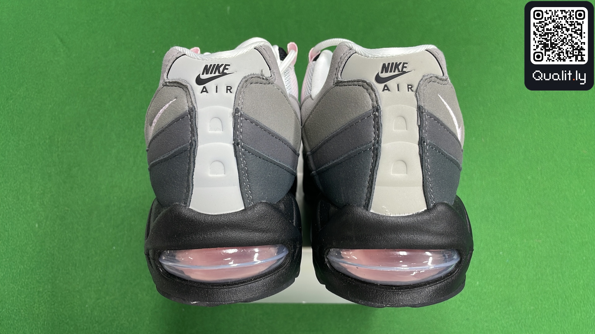 Sneakers QC photo 3 of 876