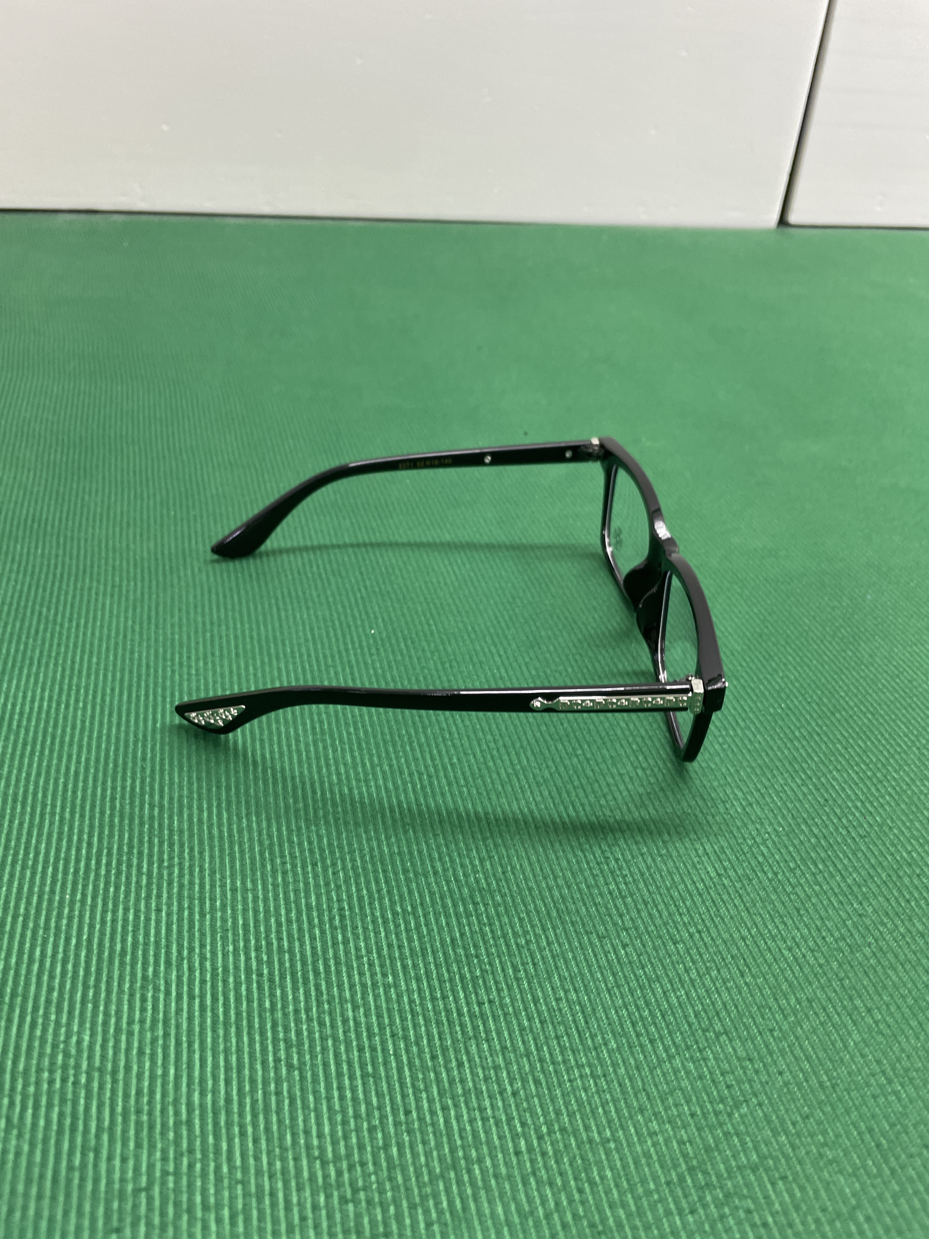 Sunglasses QC photo 3 of 31
