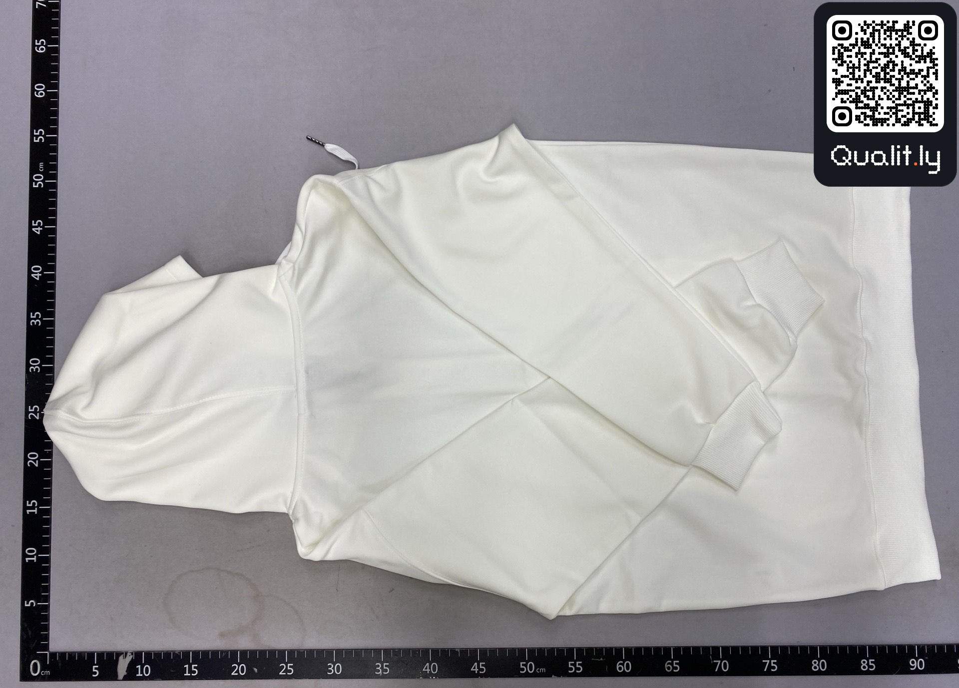 Hoodie — QC-Foto 2 von 173