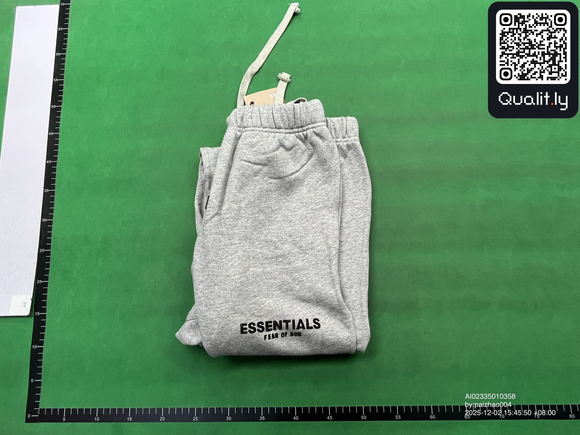 Pants QC photo 1 of 52