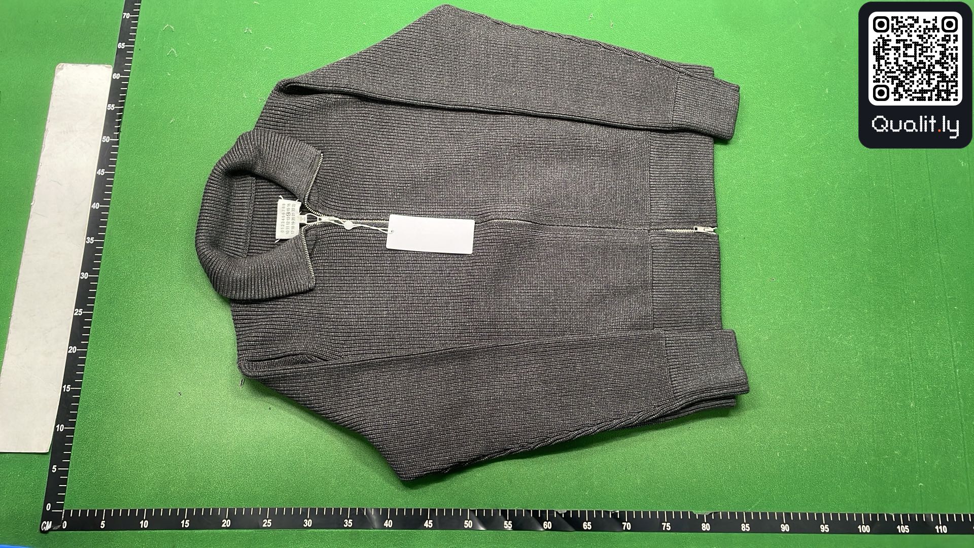 Sweter — zdjęcie QC 2 z 4