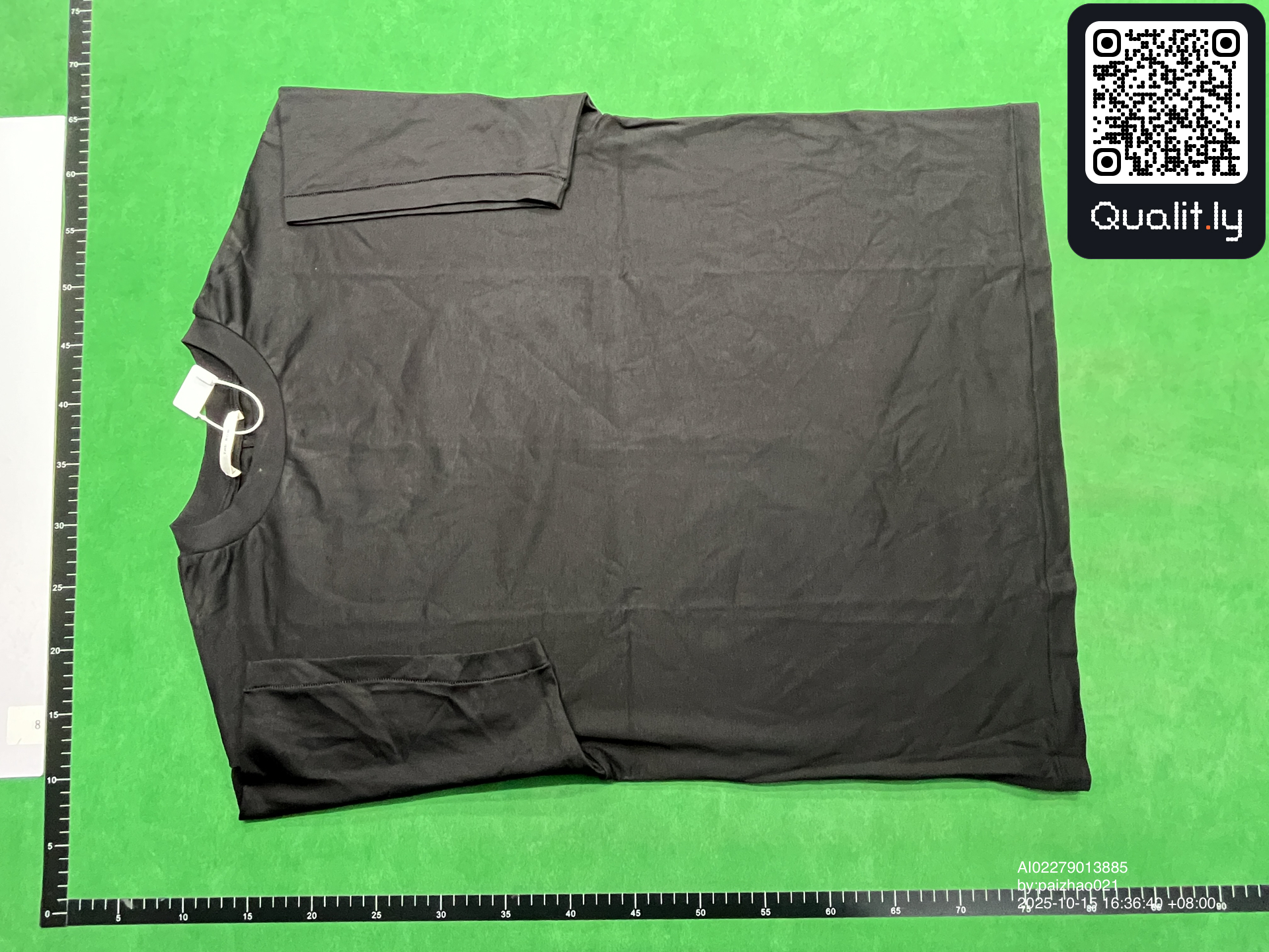 T-Shirt — QC-Foto 3 von 8