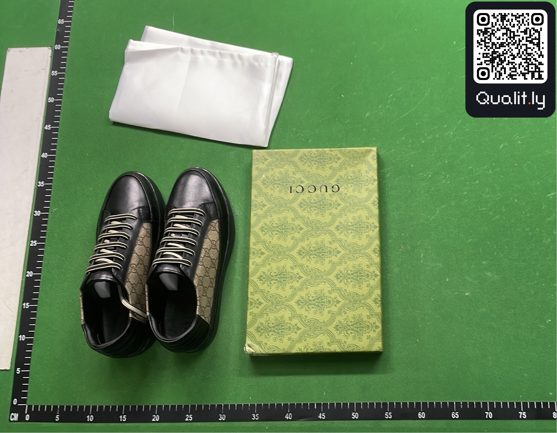 Sneakers — QC-foto 1 van 6