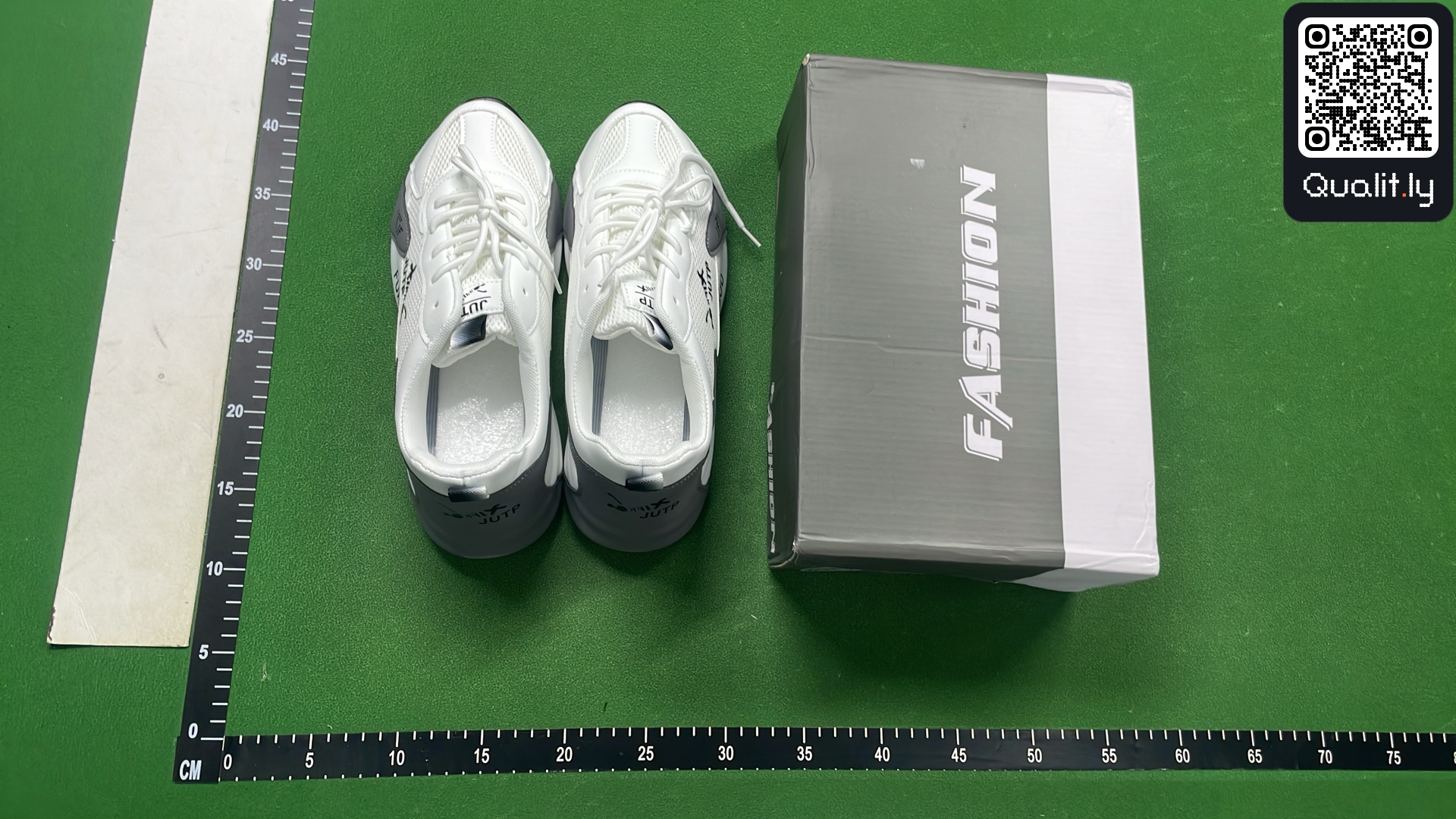 Sneaker — QC-Foto 1 von 6
