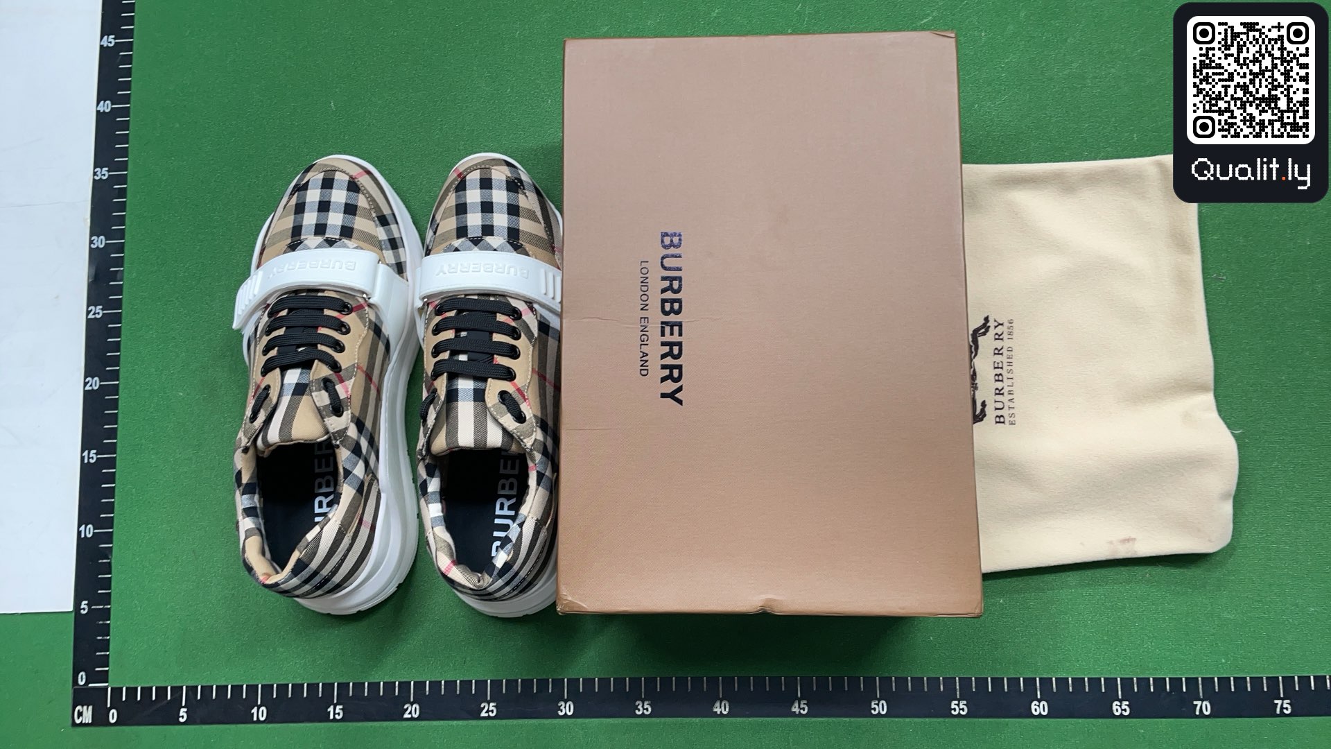 Sneakers QC photo 1 of 12