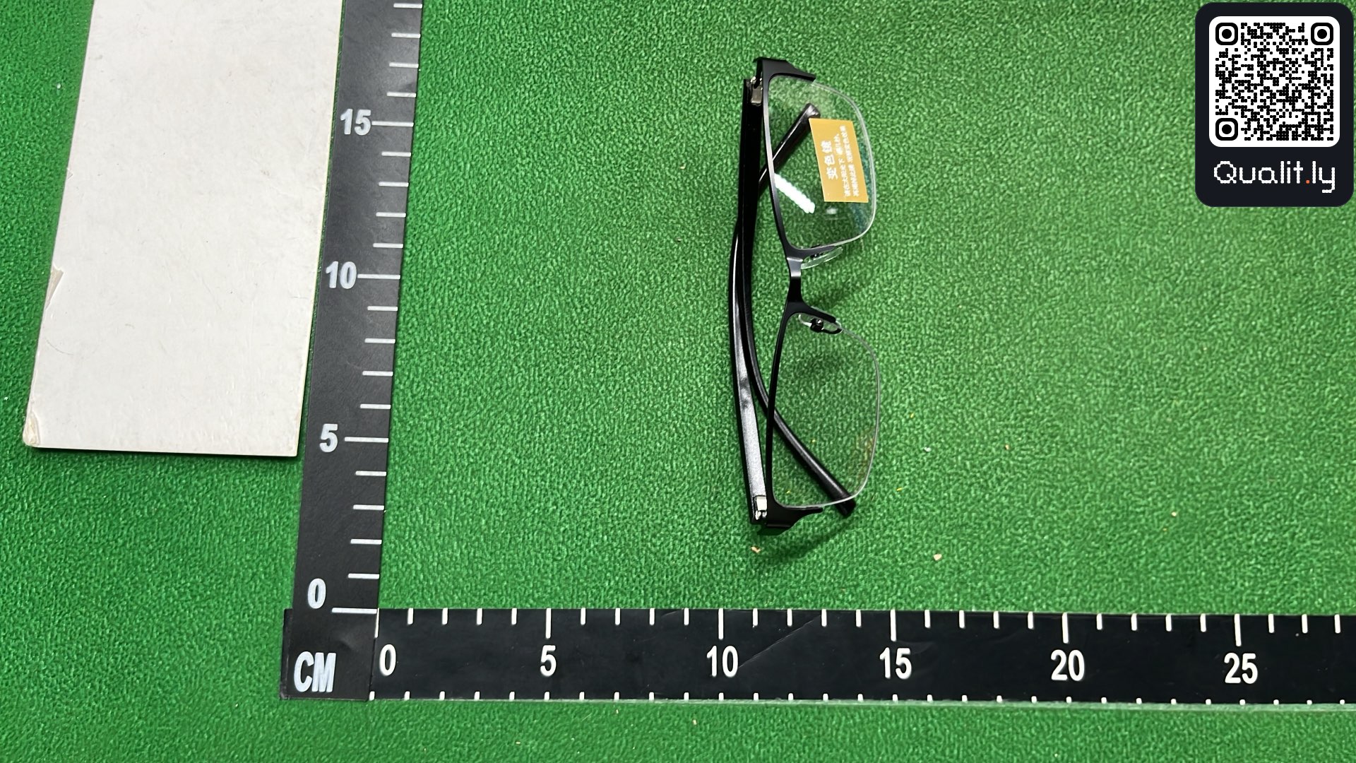 Occhiali da sole — foto QC 3 di 3