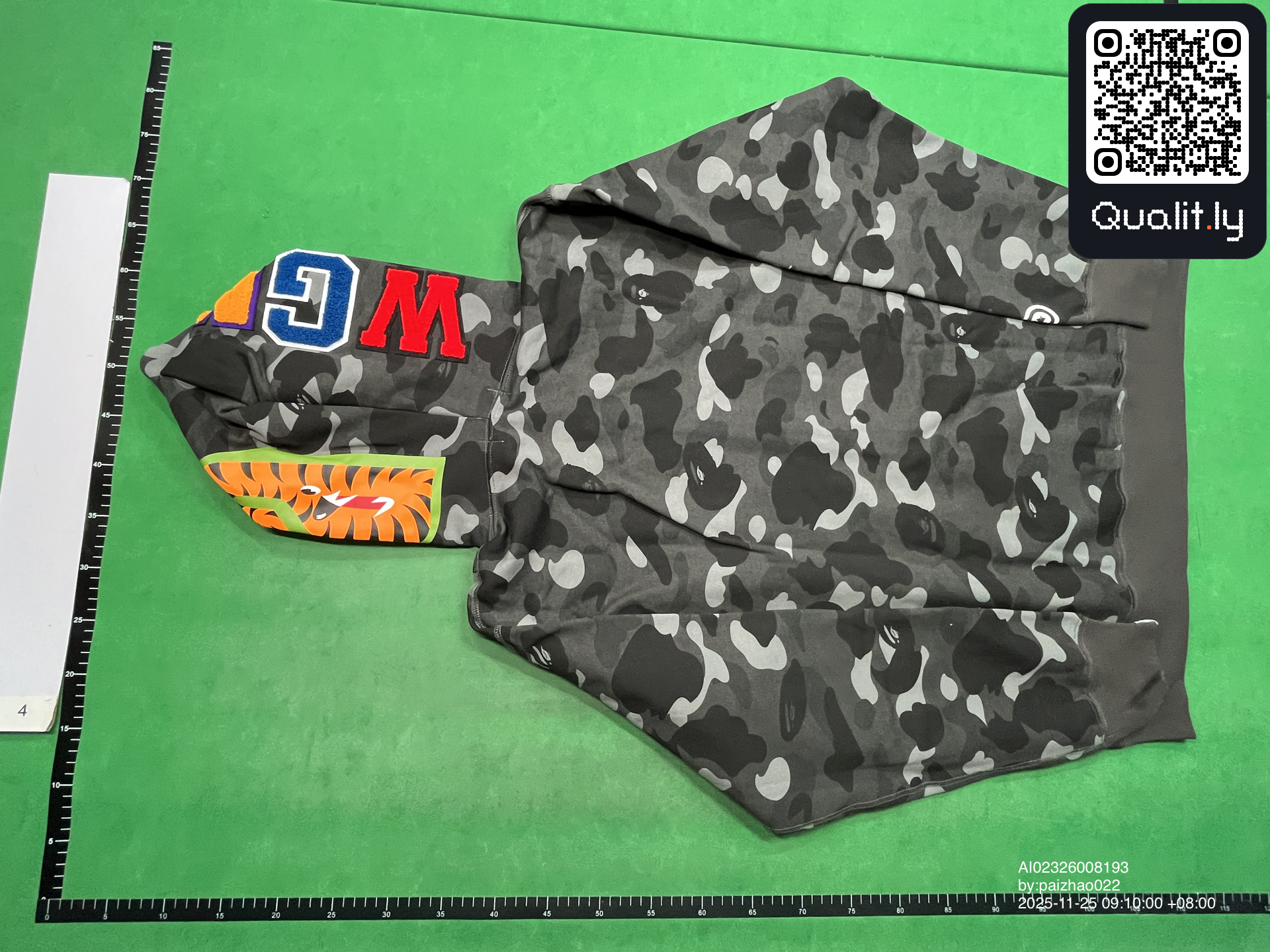 Bluza z kapturem — zdjęcie QC 2 z 4