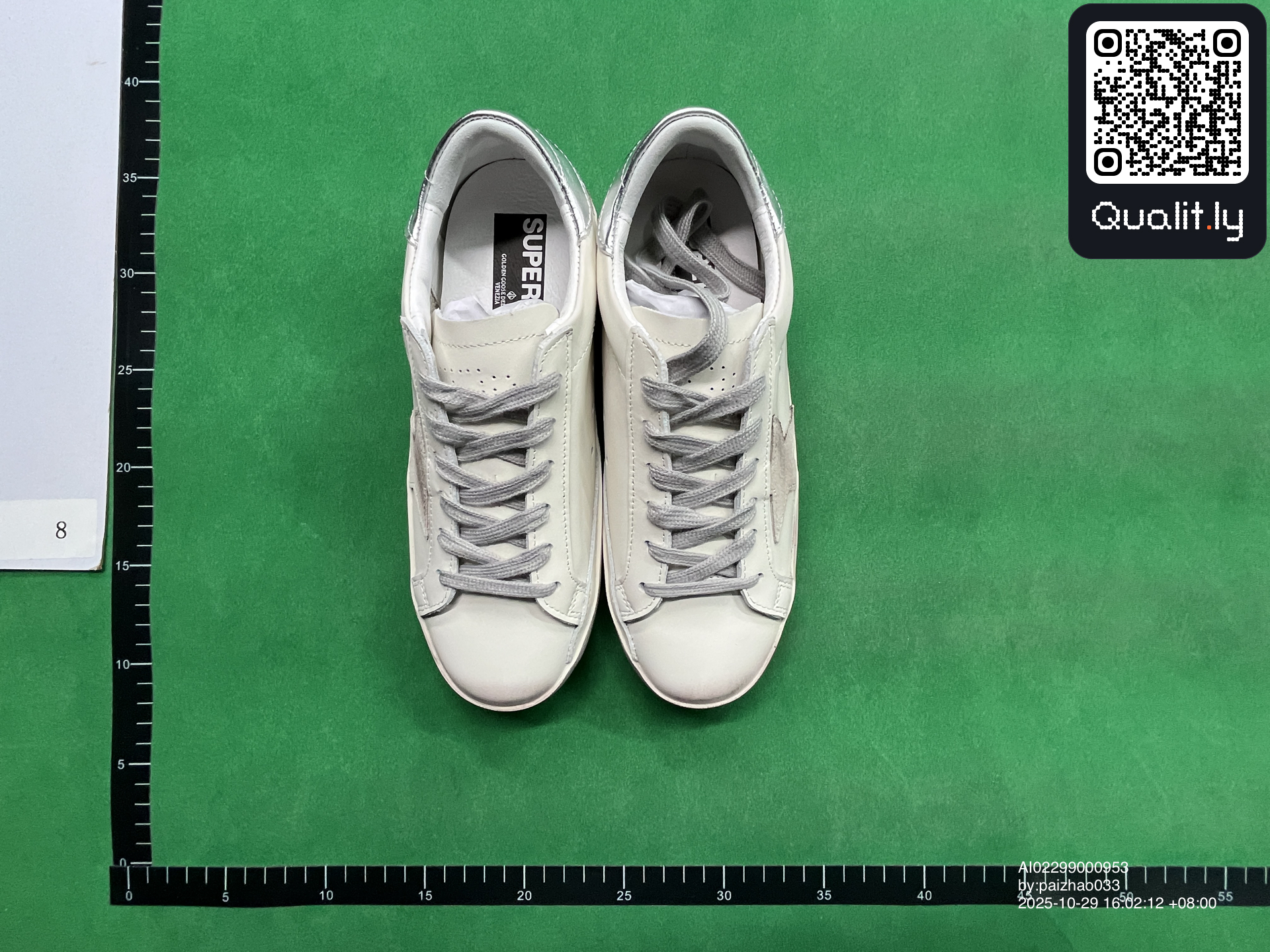 Sneakers — foto QC 1 di 6