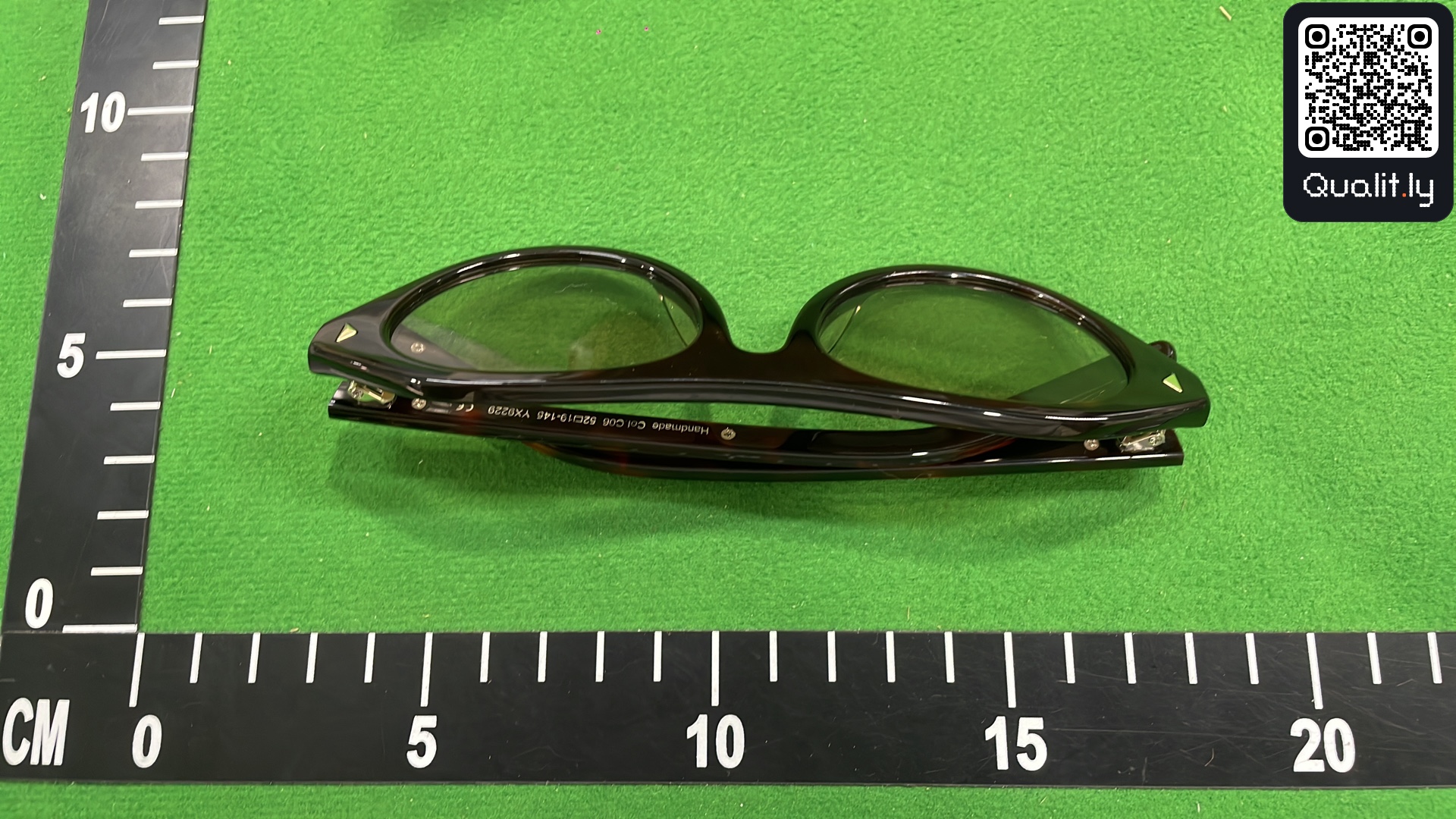 Lunettes de soleil — photo QC 3 sur 3