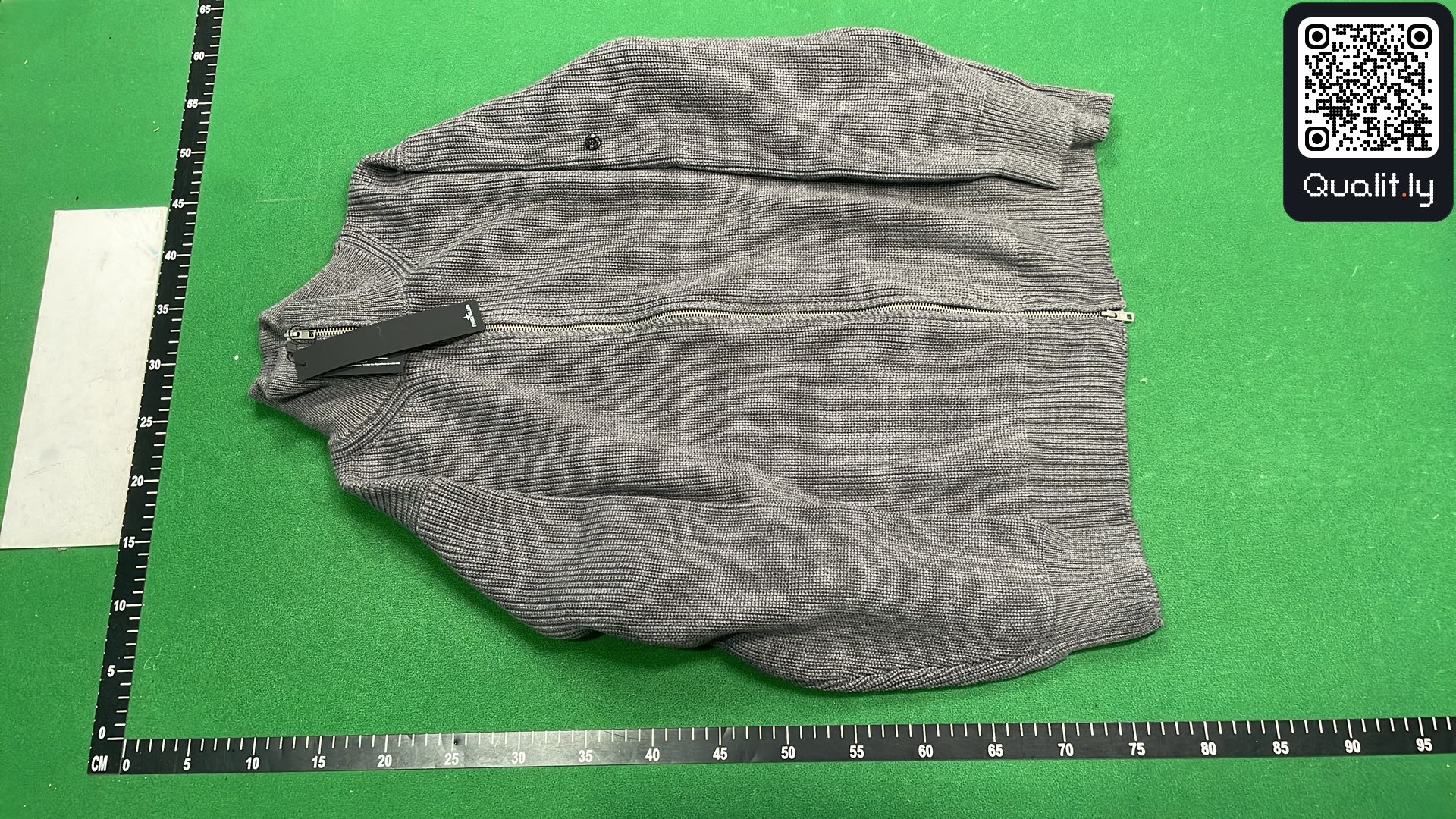 Sweater QC photo 2 of 30