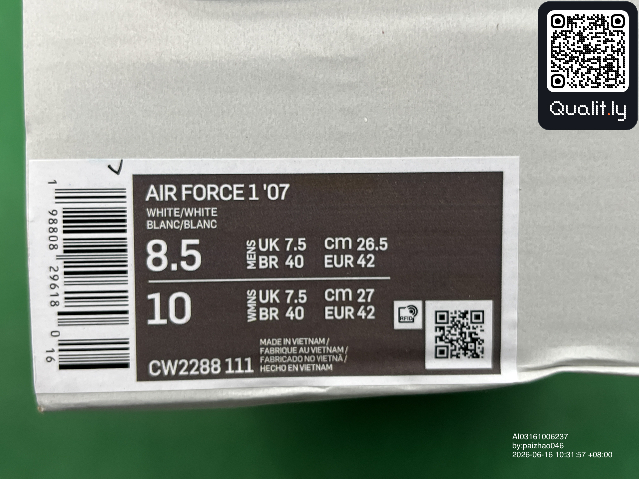 Sneakers QC photo 3 of 182
