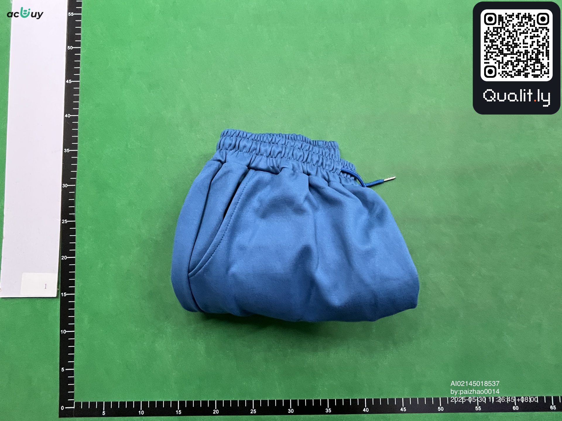 Hoodie — QC-Foto 1 von 4