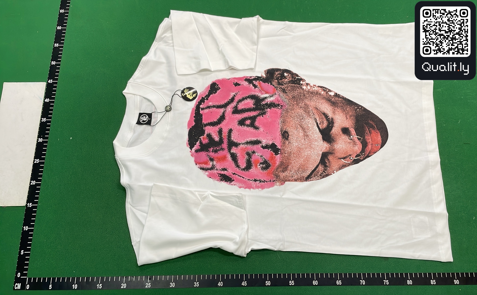 T-shirt QC photo 2 of 359