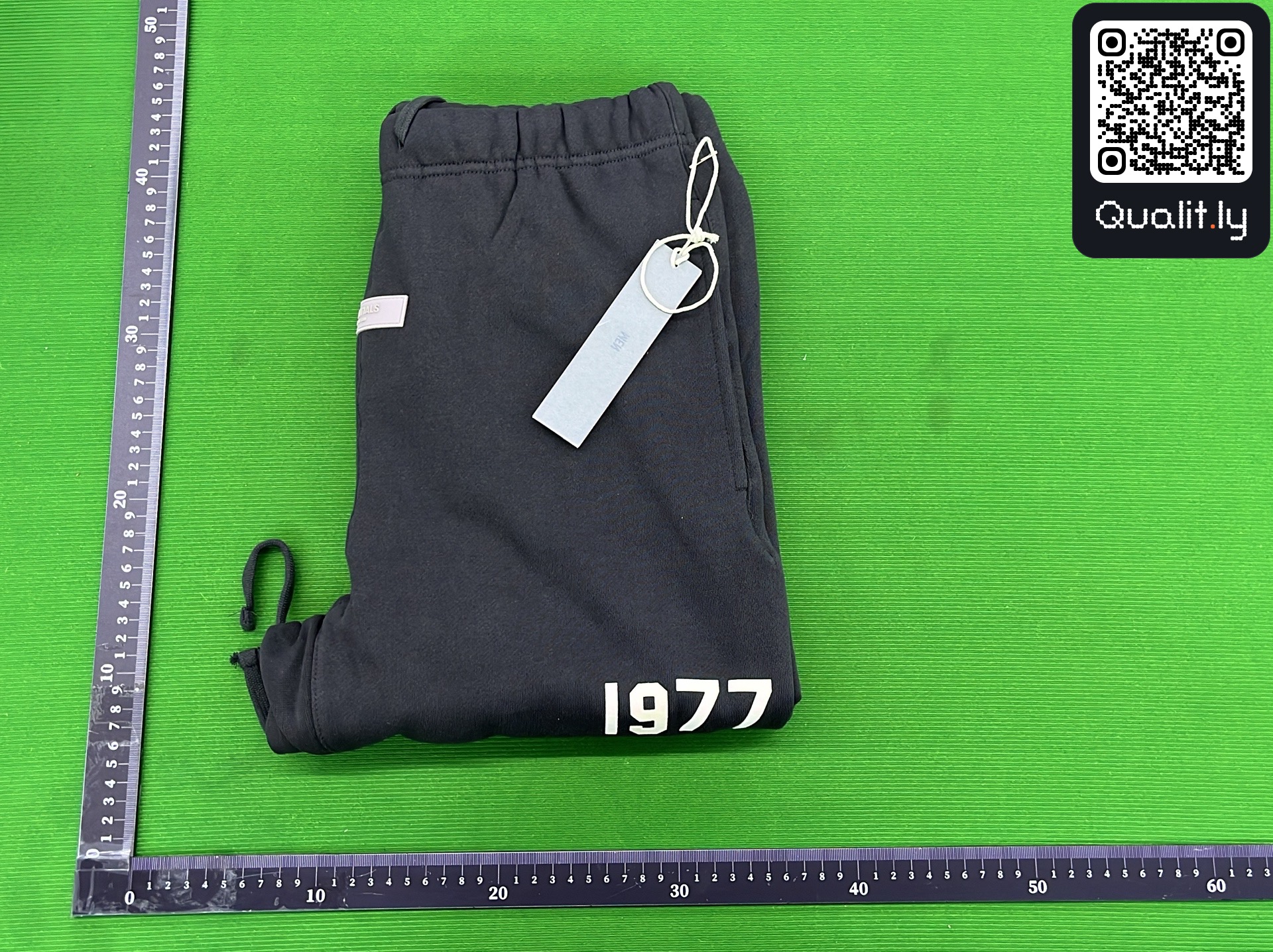 Pants QC photo 1 of 113